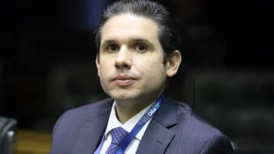 Hugo Motta solicita ao governo Lula a retirada de urgência no projeto sobre trabalho 6×1