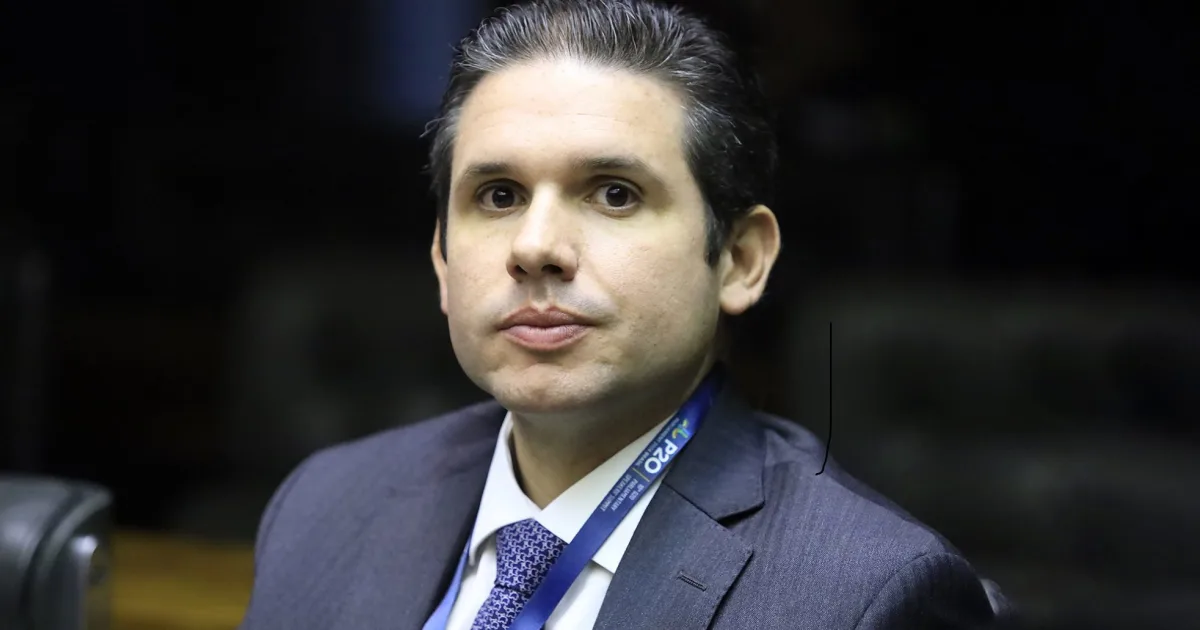 Hugo Motta solicita ao governo Lula a retirada de urgência no projeto sobre trabalho 6×1