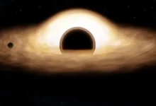 James Webb revela pistas sobre misteriosas estrelas com buracos negros no início do Universo