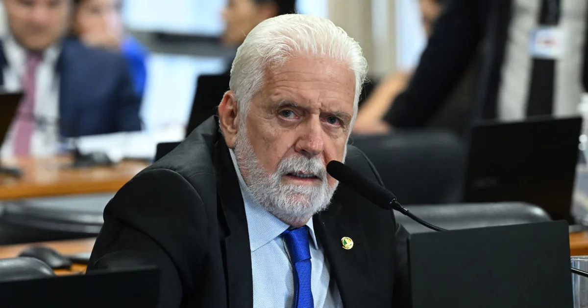 Jaques Wagner deixa liderança do governo em "comum acordo" com Lula