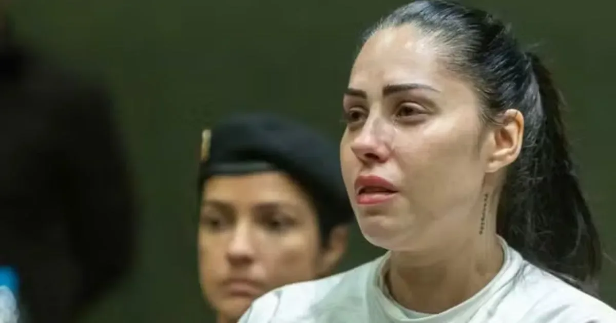 Monique Medeiros deixa a cadeia depois de receber perdão em julgamento