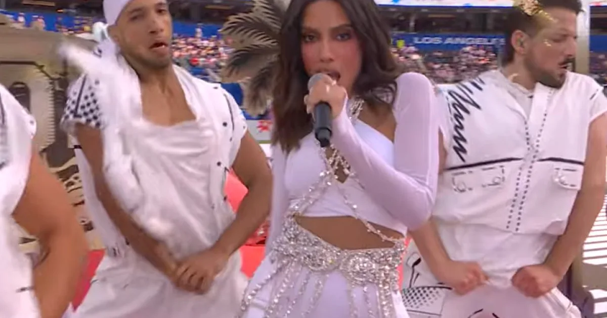 Na abertura da Copa do Mundo, foi isso que Anitta fez no palco representando o Brasil