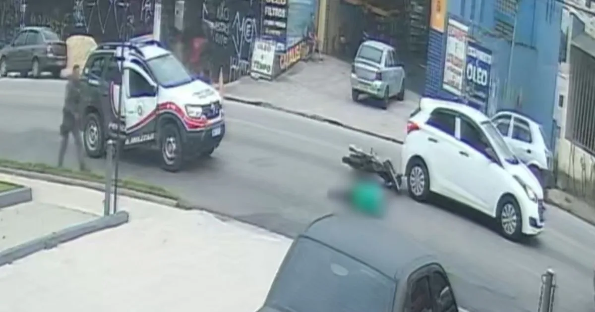 "Não m0rre, por favor": PM chora após atir4r em homem em SP
