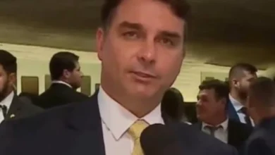 O que acaba de ser confirmado sobre Flávio Bolsonaro surpreende aliados