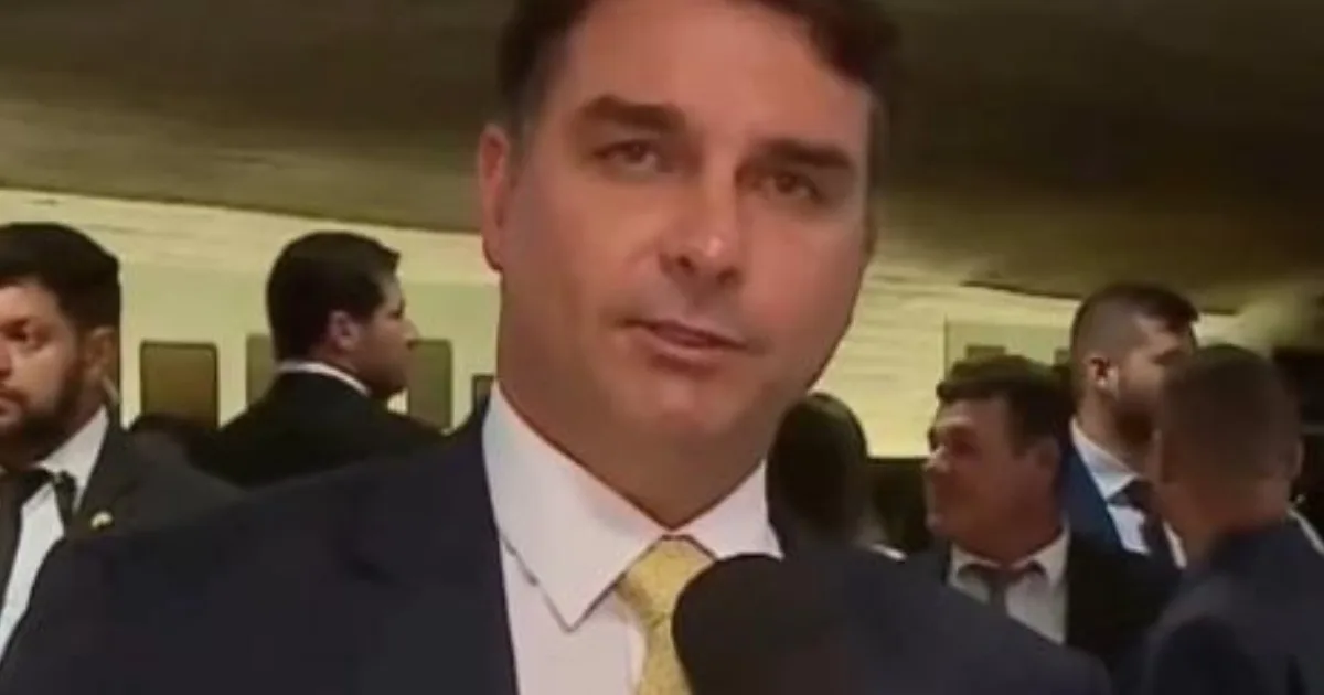 O que acaba de ser confirmado sobre Flávio Bolsonaro surpreende aliados