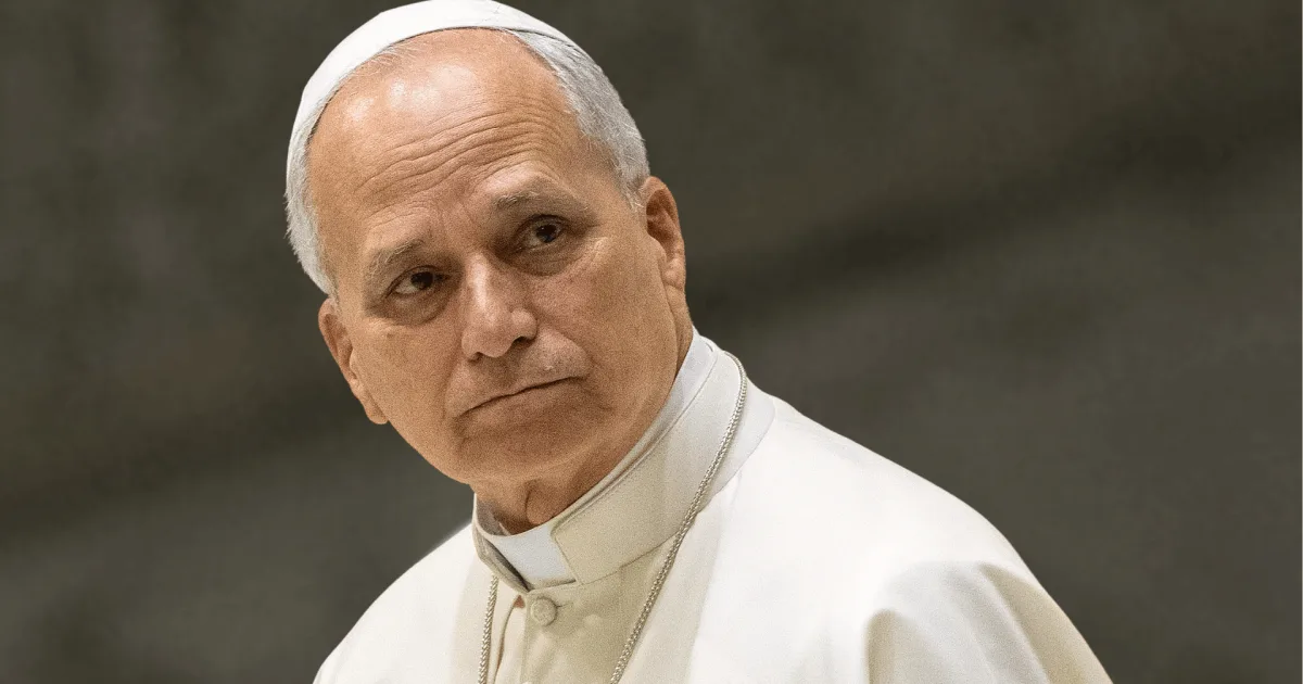 Papa Leão XIV precisa ser retirado de avião após pane em retorno para Roma