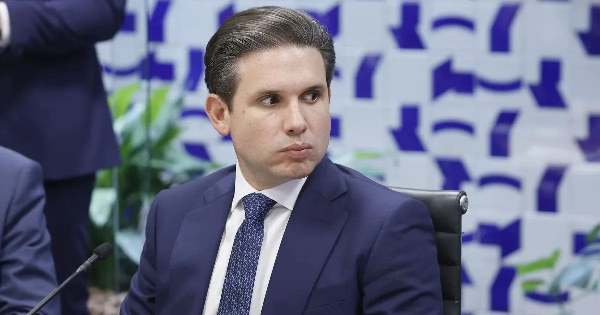 Presidente Hugo Motta indica a Davi Alcolumbre que não votará pauta-bomba na Câmara