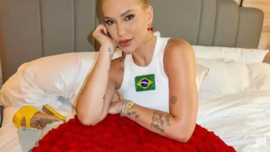 Rosas vermelhas, coração nos comentários e muitas especulações