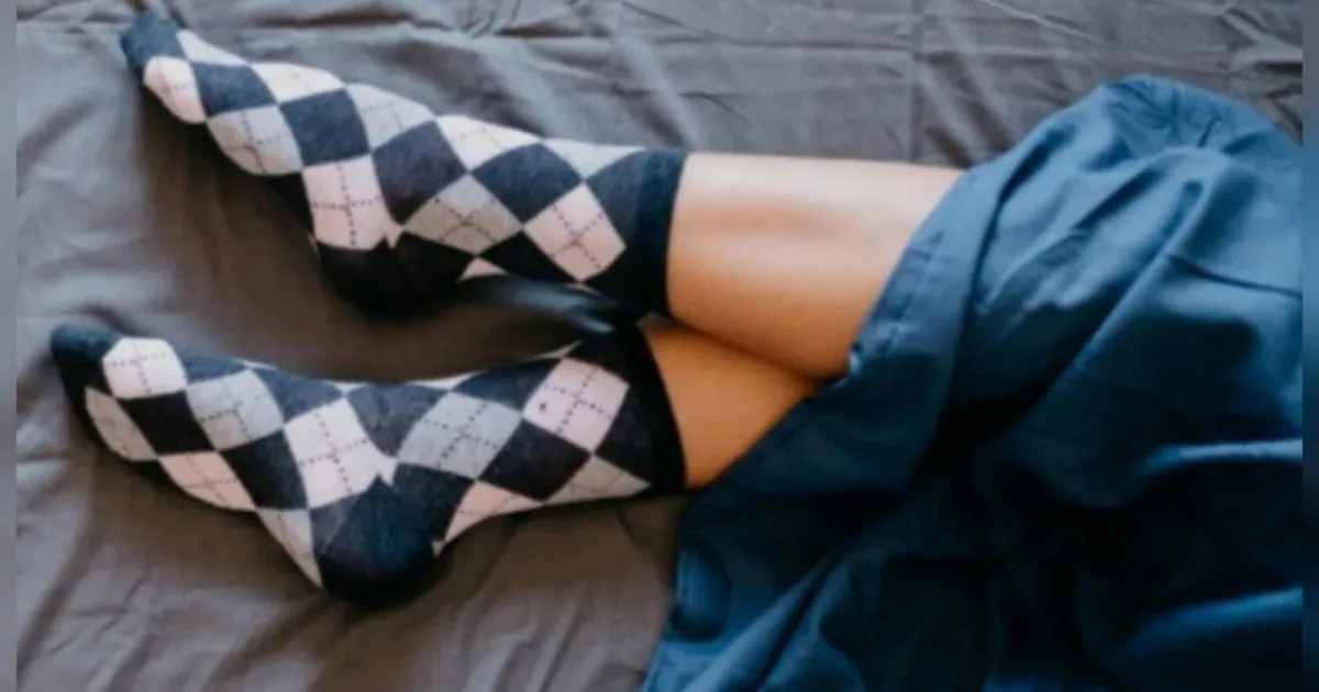 Sabia que dormir com meias pode trazer benefícios para o seu sono?