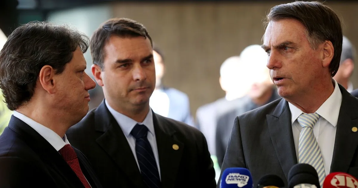 Tarcísio revela diálogo com Bolsonaro sobre candidatura presidencial