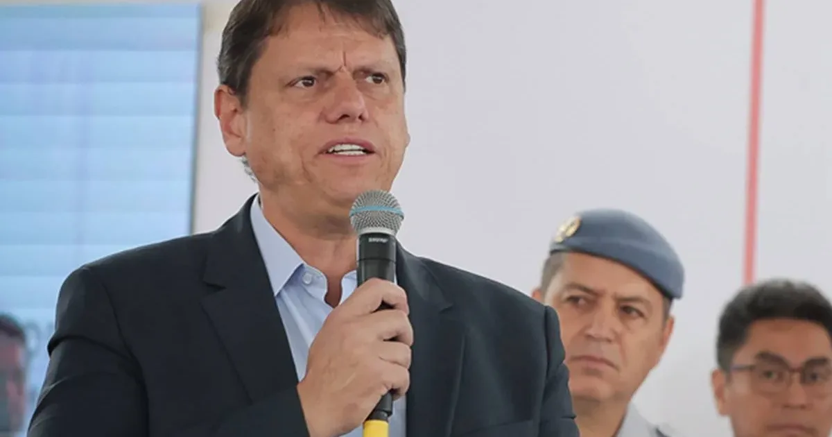 Tarcísio vê condenação de Eduardo "injusta" e sem efeito sobre chapa