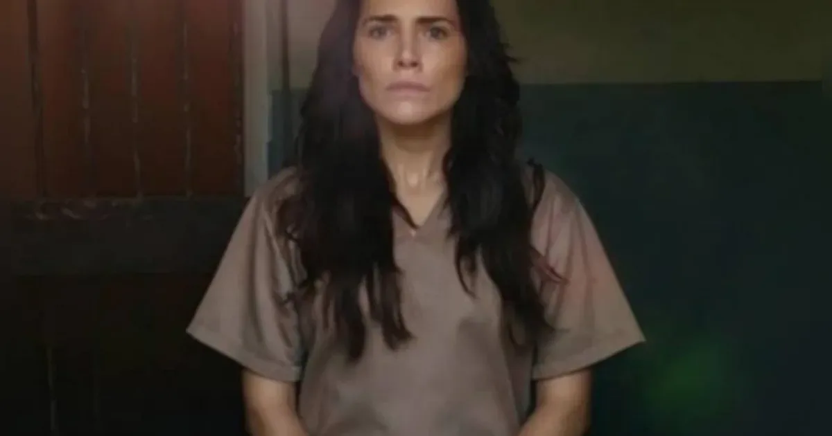 Tensão em alta: Adriana é atacada na cadeia