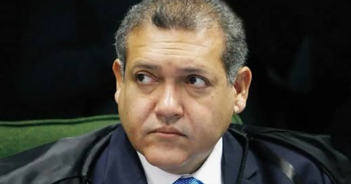 TSE julga decisão que suspendeu pesquisa envolvendo Flávio Bolsonaro