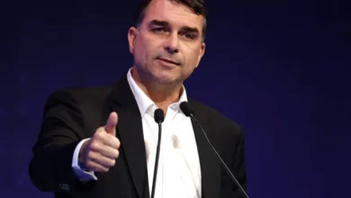 TSE manda tirar posts que associam Flávio Bolsonaro a crime organizado
