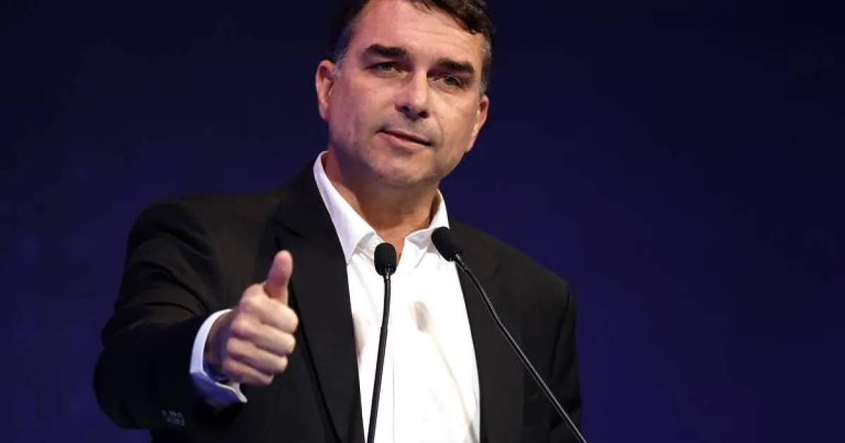 TSE manda tirar posts que associam Flávio Bolsonaro a crime organizado