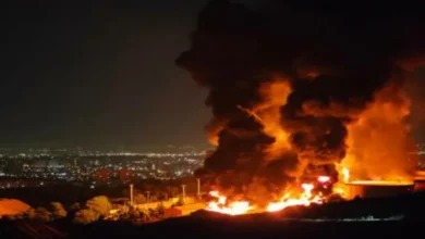 Vídeo flagra momento exato em que míssil destrói cidade na Ucrânia