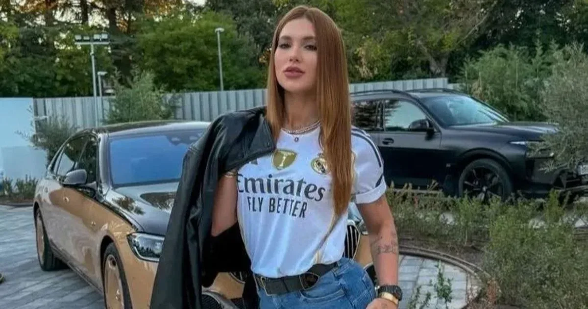 Virginia Fonseca posa ao lado de milionário em Nova York e chama atenção dos fãs