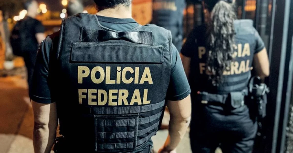 A reação dos delegados após Flávio Bolsonaro recusar escolta da PF