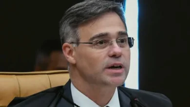 André Mendonça muda rumo do caso e beneficia Crivella