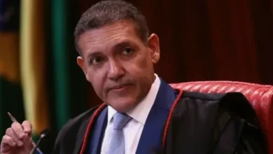 Após acusações contra Flávio, Nunes Marques determina retirada em 24h