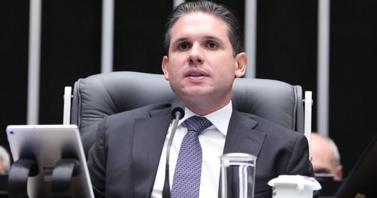 Após atingir Valdemar, Dino dá 10 dias a Hugo Motta