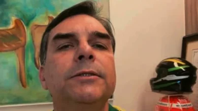 Após decisão de Moraes, Flávio Bolsonaro faz forte desabafo