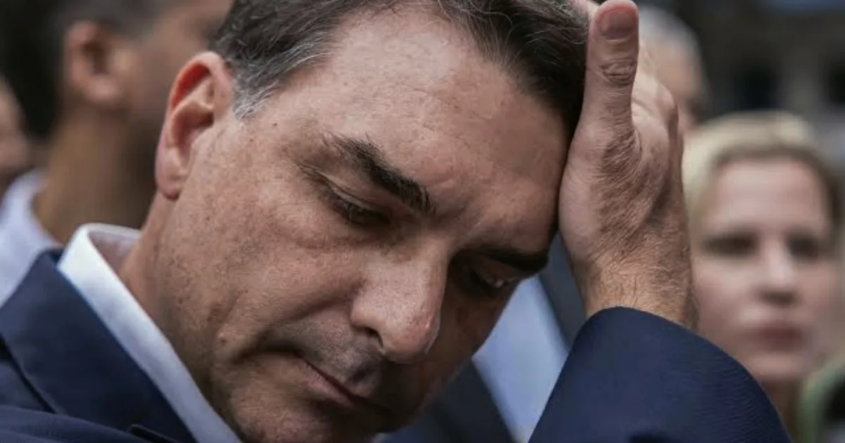 Às vésperas da eleição, Flávio "perde" nome importante da equipe