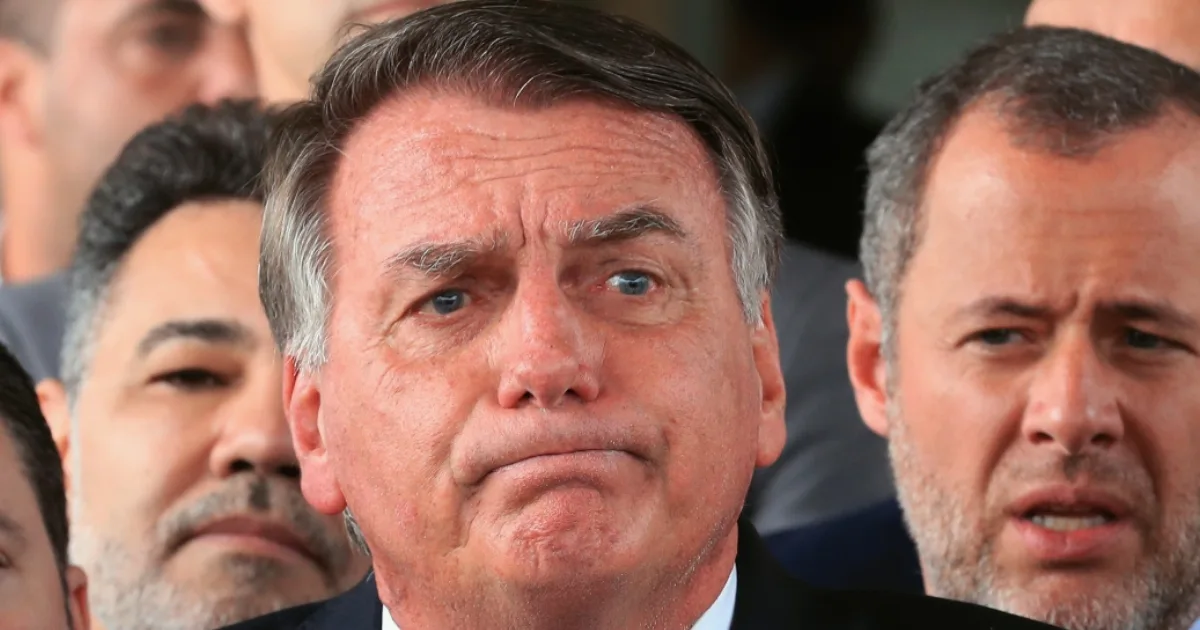 Bolsonaro quebra o silêncio e envia recado sobre Flávio