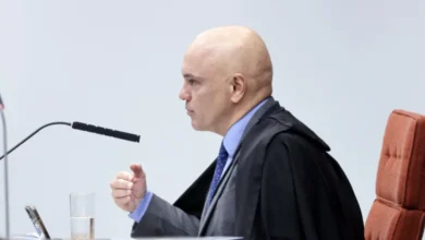 Bolsonaro solicita autorização a Moraes para entrada de técnico de internet
