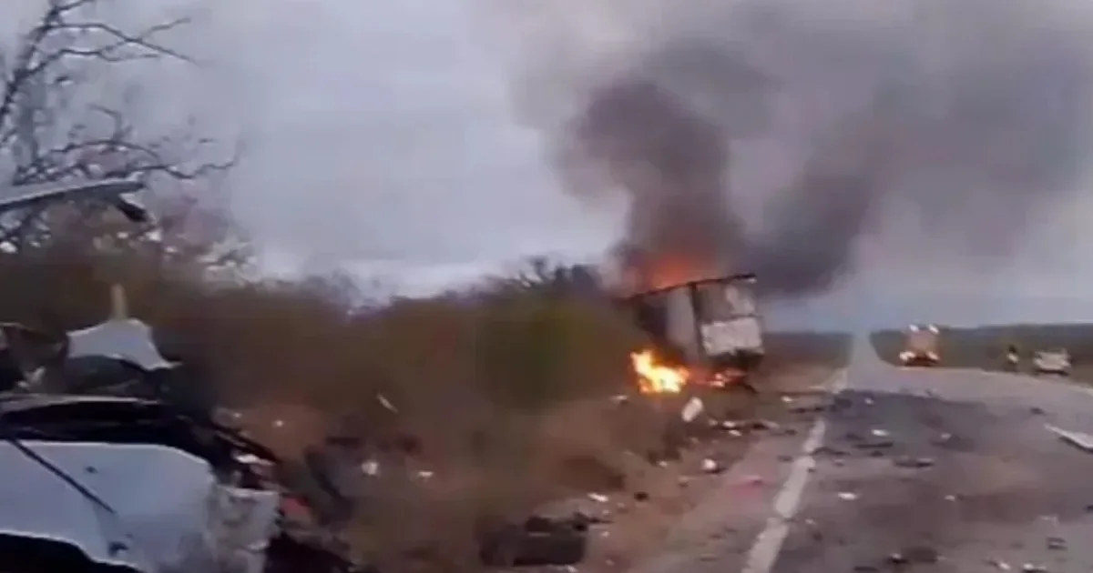 Colisão entre caminhão e van de pacientes deixa 7 mortos em Pernambuco