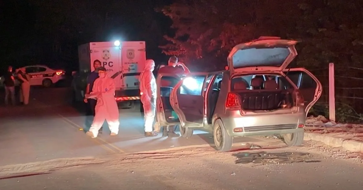 Corpo de homem é encontrado pela polícia dentro da mala de um carro com as mãos amarradas