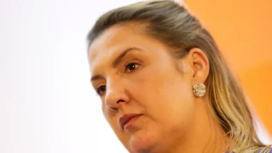 Cotada à vice de Flávio Bolsonaro diz: "Mulher de direita não é submissa"