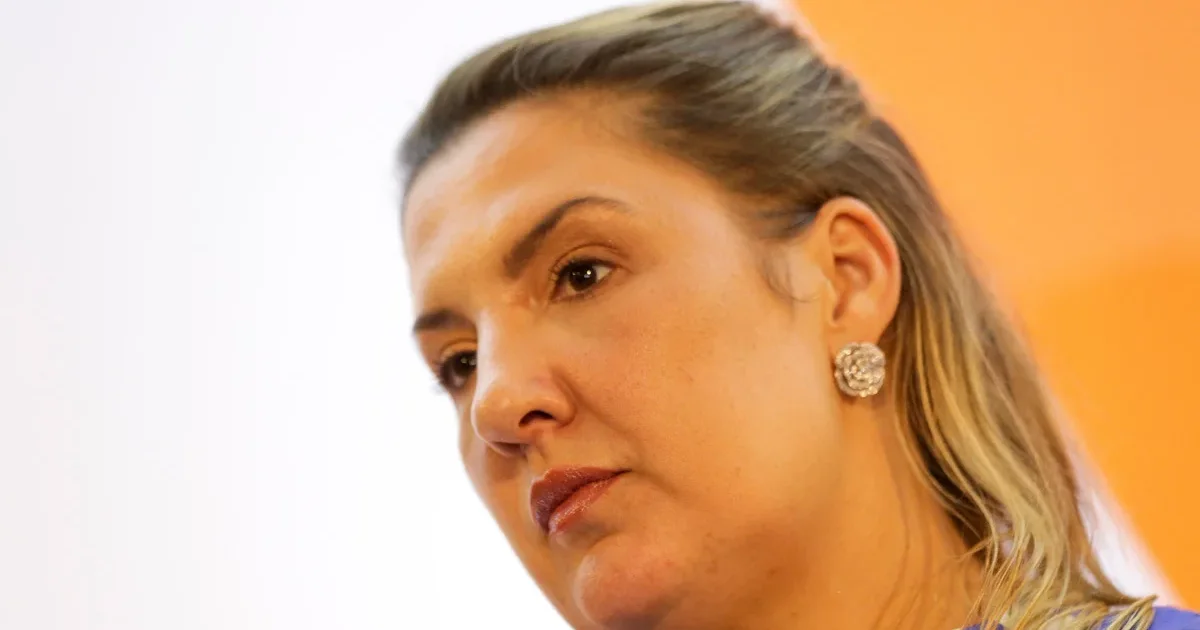 Cotada à vice de Flávio Bolsonaro diz: "Mulher de direita não é submissa"