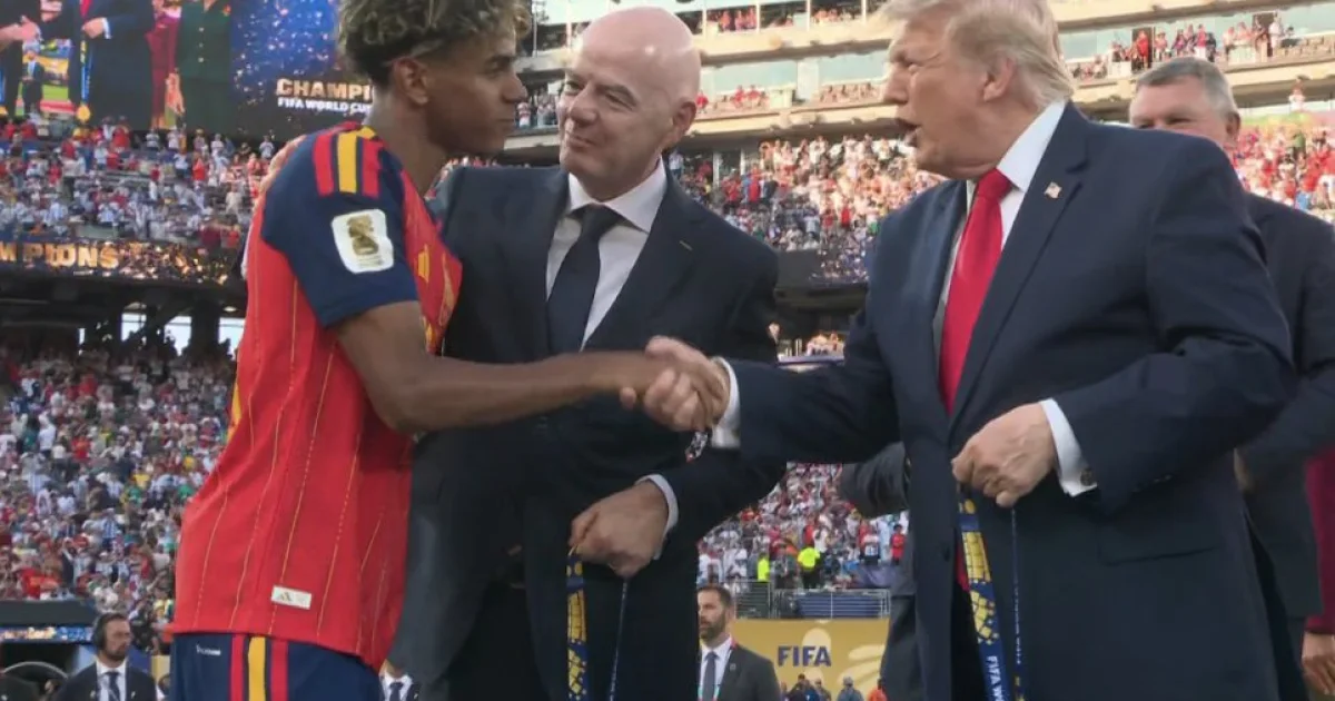 Craque da Espanha "encara" Donald Trump na final da Copa e reação viraliza