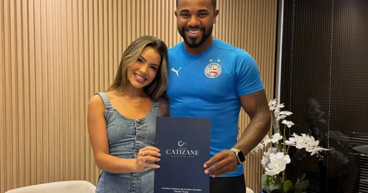Davi Brito e Emily Araújo oficializam união civil um mês após assumir namoro