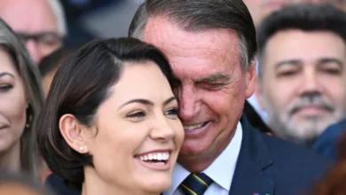 Deputado vaza informações pessoais e revela o que Michele ensinou a Bolsonaro