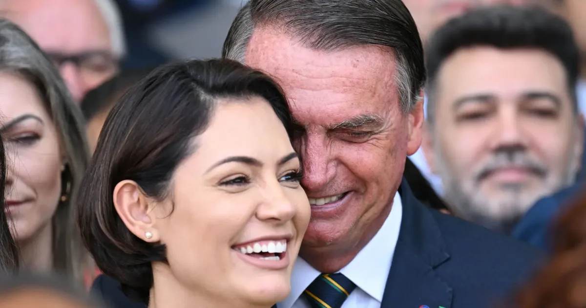 Deputado vaza informações pessoais e revela o que Michele ensinou a Bolsonaro