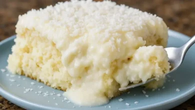 Esse bolo fica tão molhadinho que a calda desaparece dentro da massa! Aprenda o segredo do famoso Toalha Felpuda