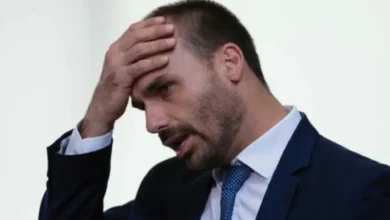 Esse é o salário do cargo que Eduardo Bolsonaro pode perder na PF