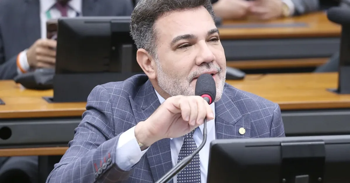 Feliciano sai em defesa de Michelle: "Respeitem a esposa do meu amigo"