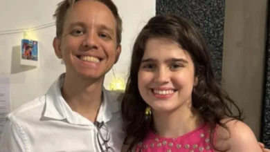 Filha de Tadeu Schmidt anuncia noivado e faz declaração para o novo amor