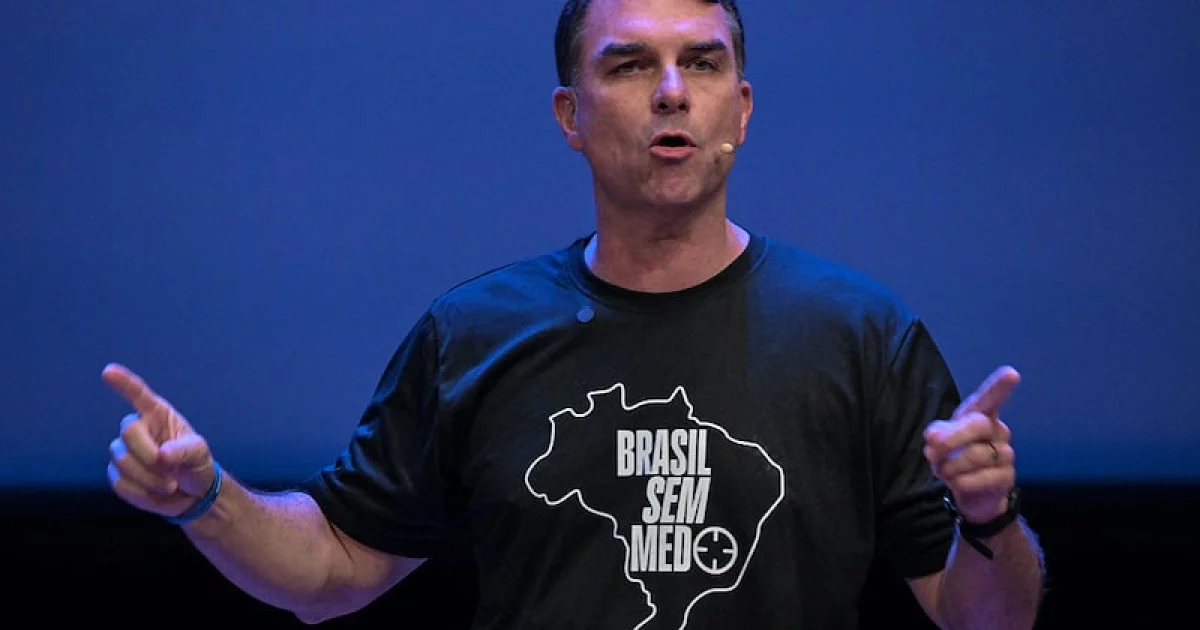 Flávio aciona STF de novo contra Lula por fala sobre "enforcar traidores"
