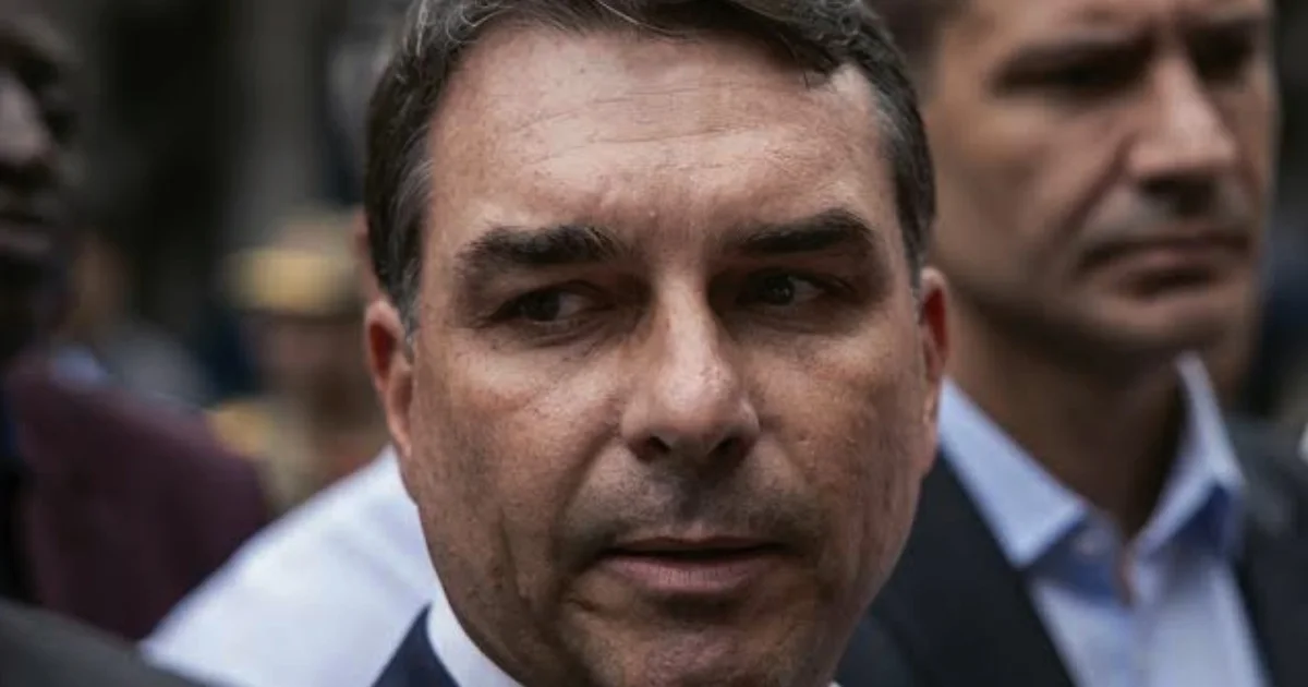 Flávio Bolsonaro enfrenta nova decisão de Moraes no STF