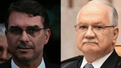 Flávio Bolsonaro faz pedido a Fachin sobre investigação no STF