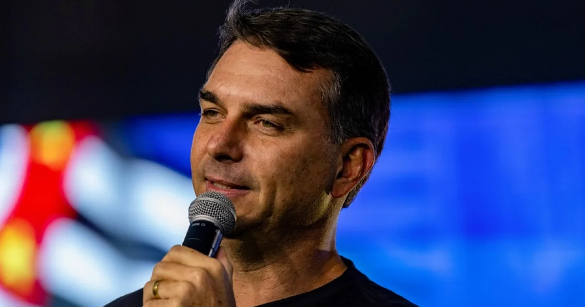 Flávio Bolsonaro pede observadores internacionais nas eleições