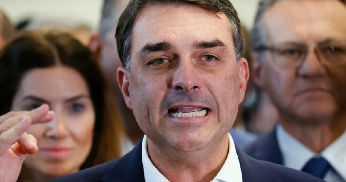 Flávio Bolsonaro toma decisão para tentar reverter tarifa da China