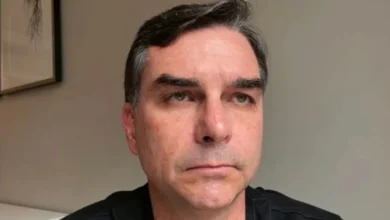 Flávio Bolsonaro volta a citar Lula durante agenda nos Estados Unidos