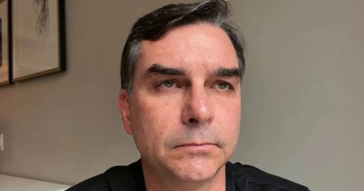 Flávio Bolsonaro volta a citar Lula durante agenda nos Estados Unidos