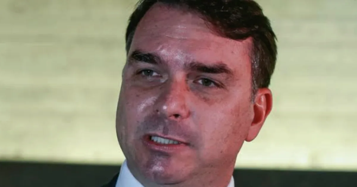 Flávio Bolsonaro volta ao centro da polêmica após proposta aos EUA