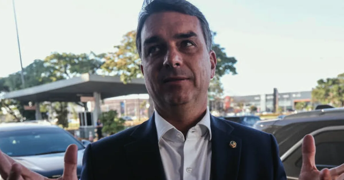 Flávio se tornou cúmplice de linchamento, diz site
